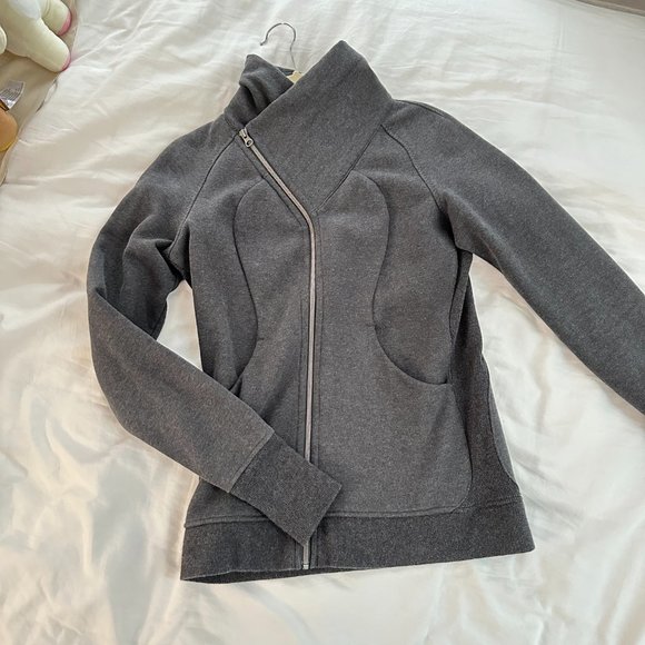 Women's Lululemon Scuba Hoodie (no hood) - Picture 1 of 3